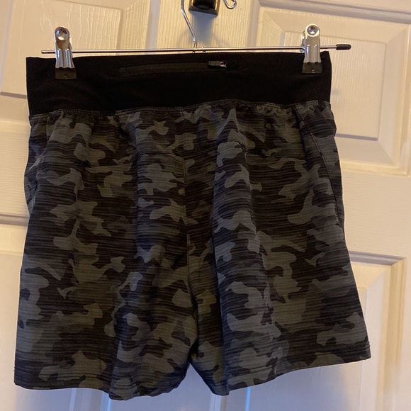 ASICS black and gray camo running shorts - Picture 2 of 4